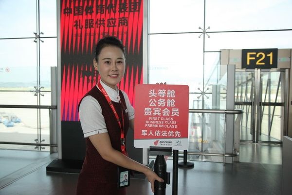 王怡：用心、用情、用愛工作的國航重慶地服人